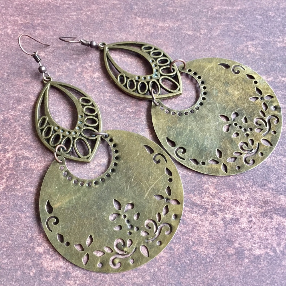Handmade bronze filigree boho crescent earrings - Picture 5 of 5